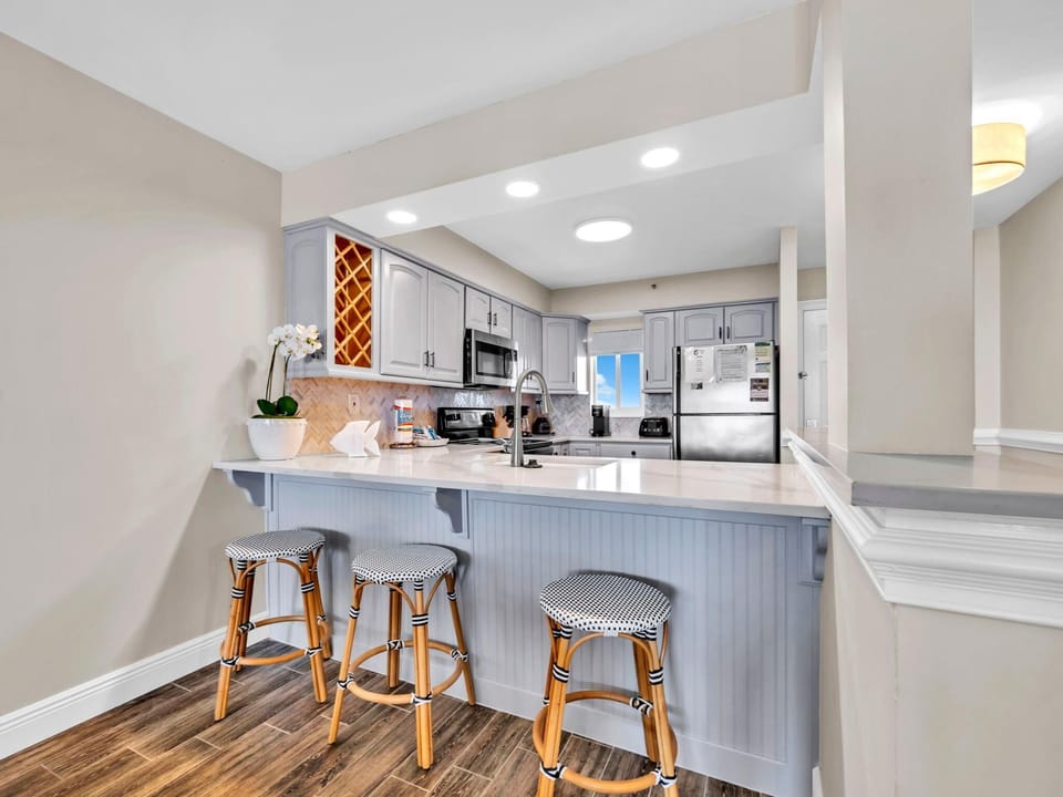 Condo, Multiple Beds, Ocean View (Destin on the Gulf 403) | Private kitchen | Oven, toaster