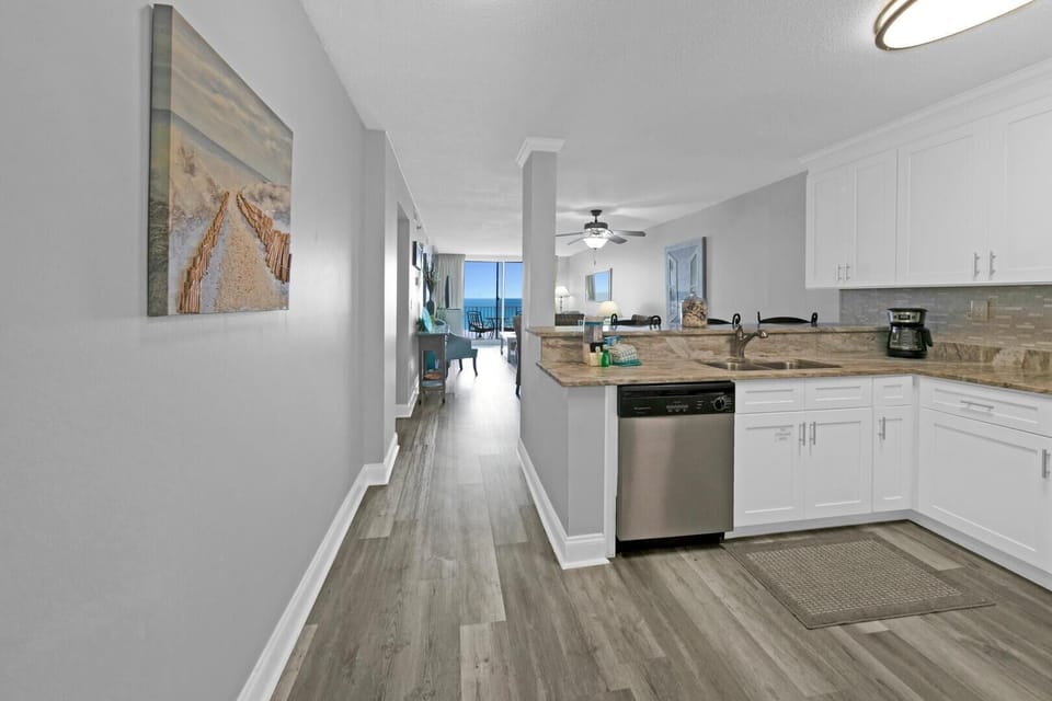 Condo, Multiple Beds, Ocean View (Destin on the Gulf 404) | Private kitchen | Oven, toaster