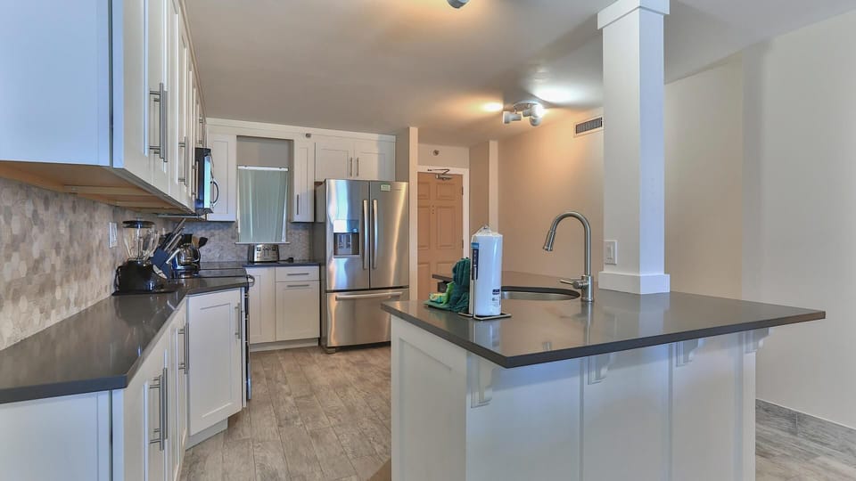 Condo, Multiple Beds (Destin on the Gulf 604) | Private kitchen | Oven, toaster