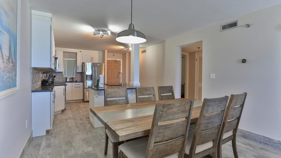 Condo, Multiple Beds (Destin on the Gulf 604) | Dining