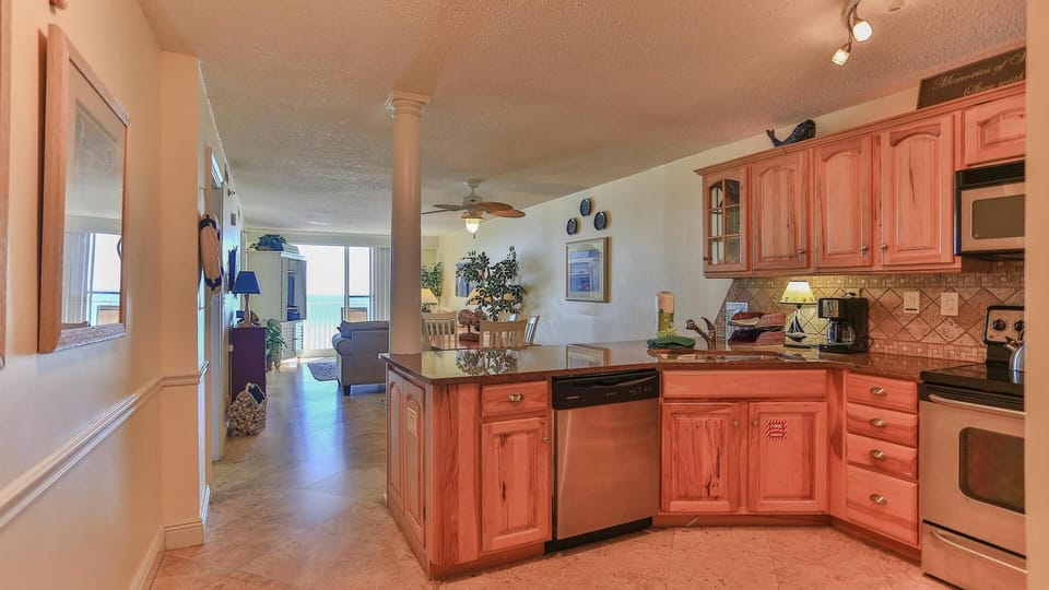 Condo, Multiple Beds, Ocean View (Destin on the Gulf 606) | Interior