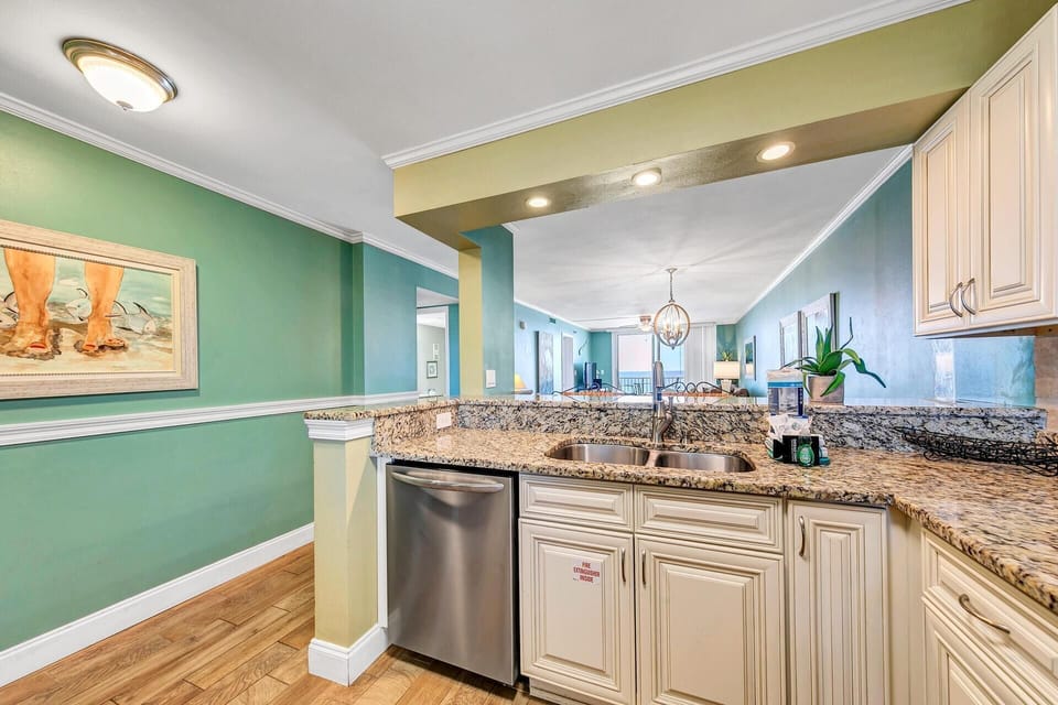 Condo, Multiple Beds, Ocean View (Destin on the Gulf 702) | Private kitchen | Oven, toaster