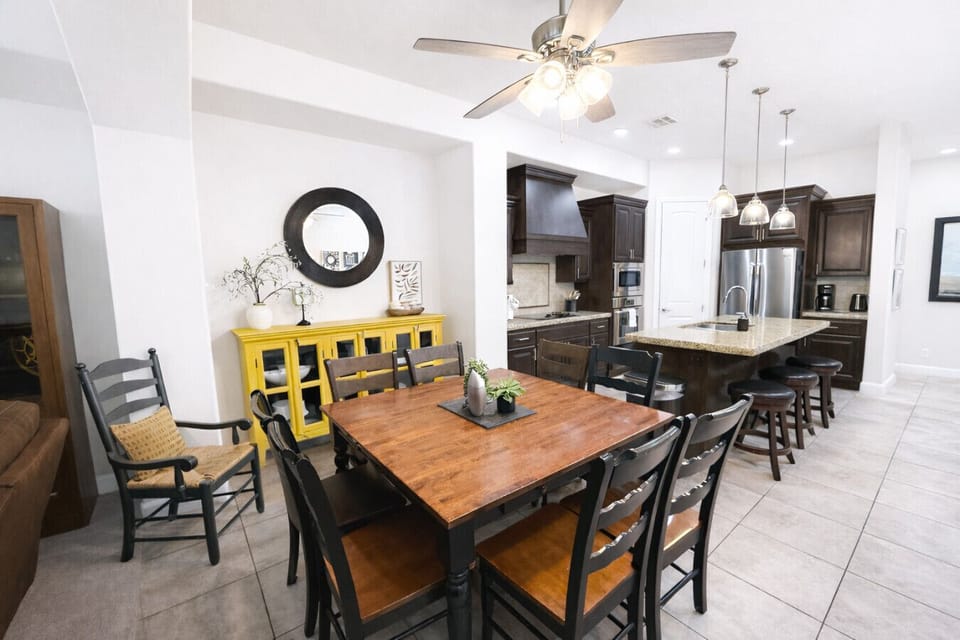 Kitchen & Dining Area