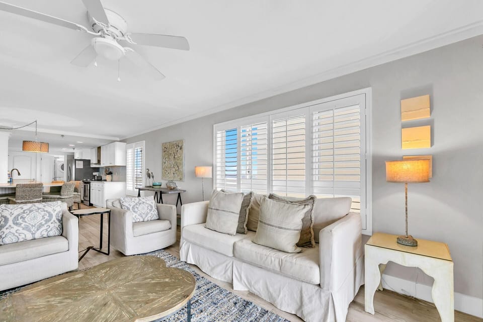 Condo, Multiple Beds, Ocean View (Destin Towers 81) | Living area