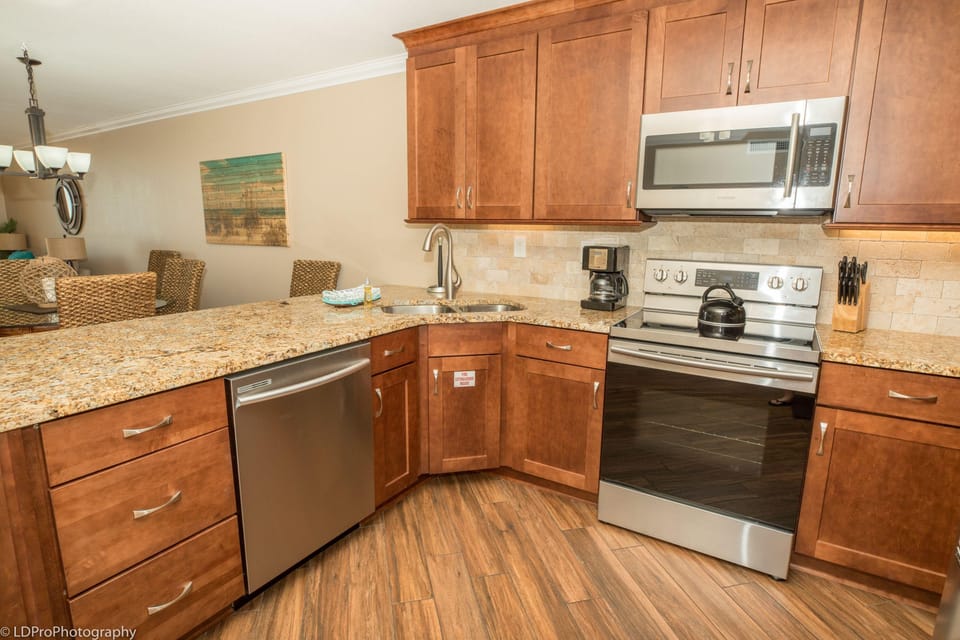 Condo, Multiple Beds, Ocean View (Destin on the Gulf 704) | Private kitchen | Oven