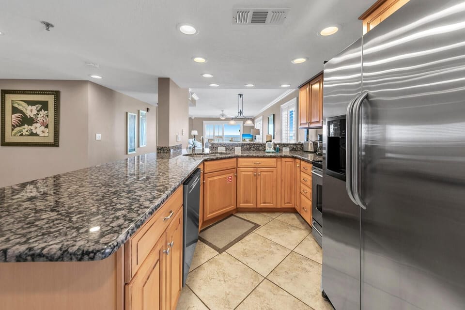Condo, Multiple Beds, Ocean View (Destin Towers 93) | Private kitchen | Oven, toaster