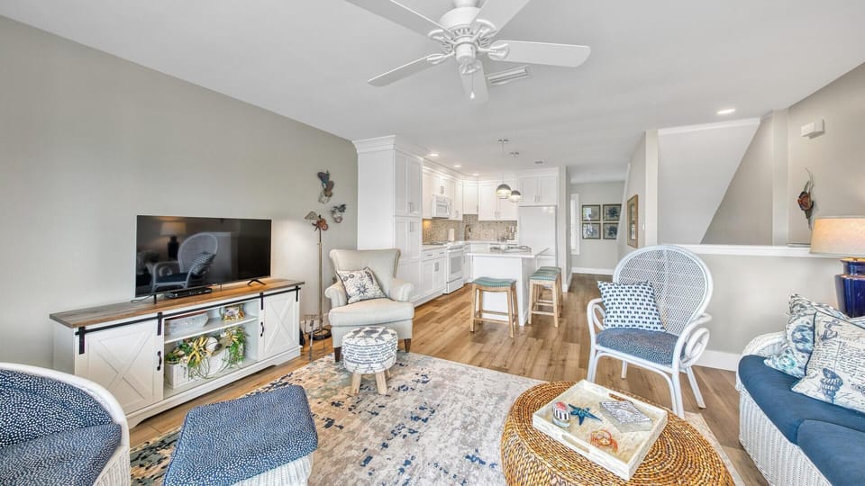 Condo, Multiple Beds, Courtyard View (Seahaunts 6A) | Living area