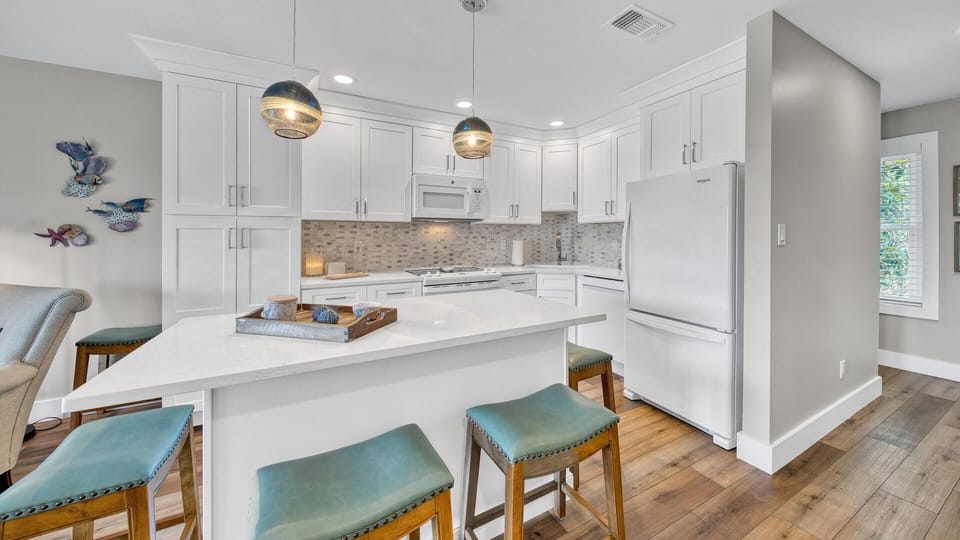 Condo, Multiple Beds, Courtyard View (Seahaunts 6A) | Private kitchen | Oven, toaster