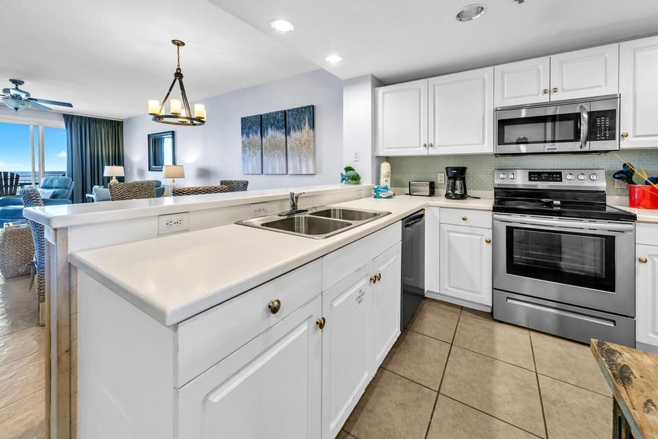 Condo, Multiple Beds, Ocean View (Sterling Shores 609) | Private kitchen