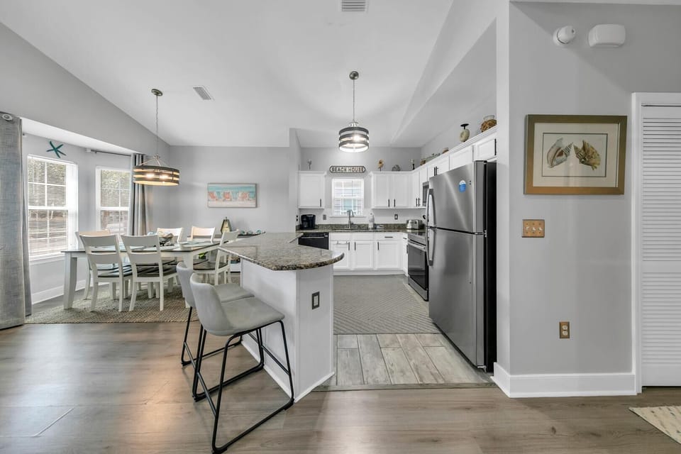House, Multiple Beds (Shore Beats Work) | Private kitchen | Oven, toaster