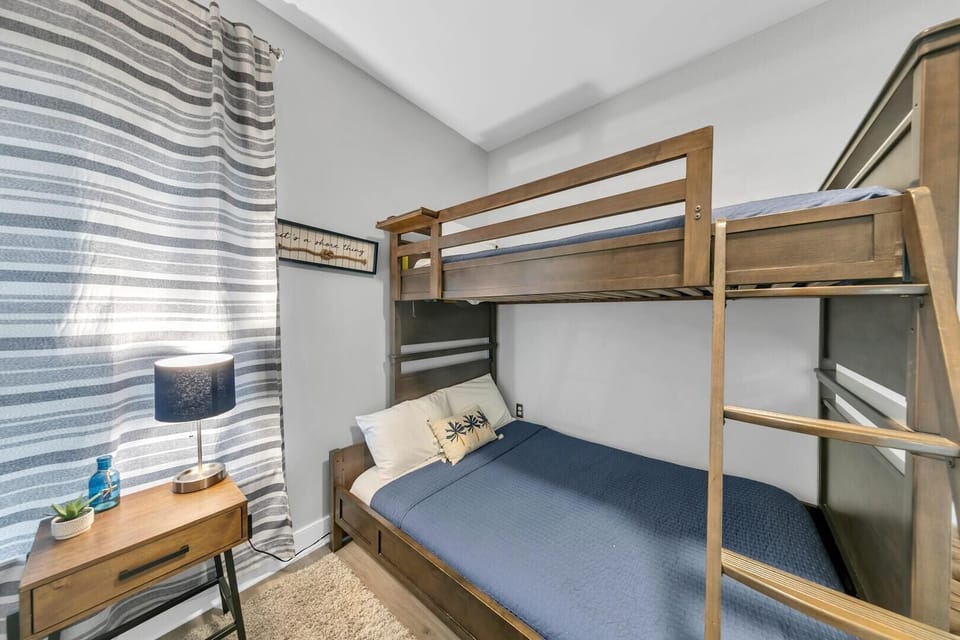 House, Multiple Beds (Shore Beats Work) | 2 bedrooms, WiFi (free), bed sheets