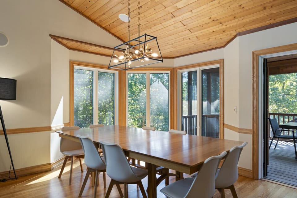 Dining Room (seats 8)