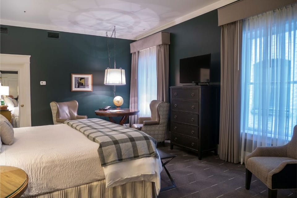 Sleep peacefully in this chic bedroom with luxurious bedding, contemporary decor, and a calm ambiance.