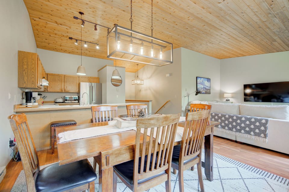 Come dine with us!