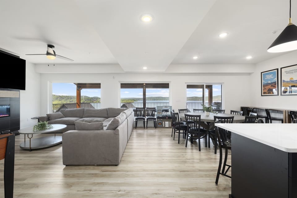 Nature Lodge - Main Level: Dining Room & Living Room