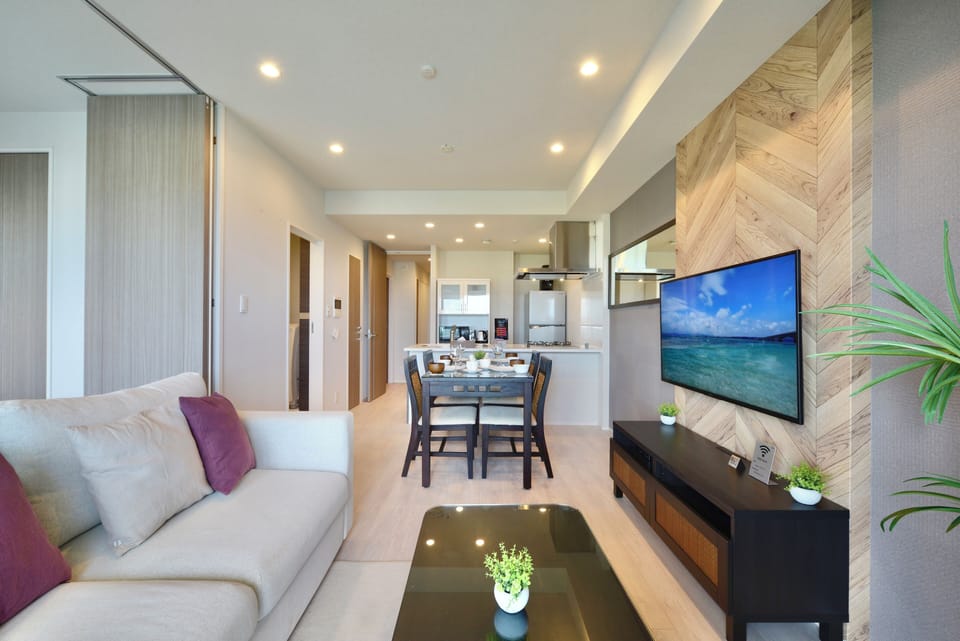 Apartment | Living area | 32-inch TV with digital channels