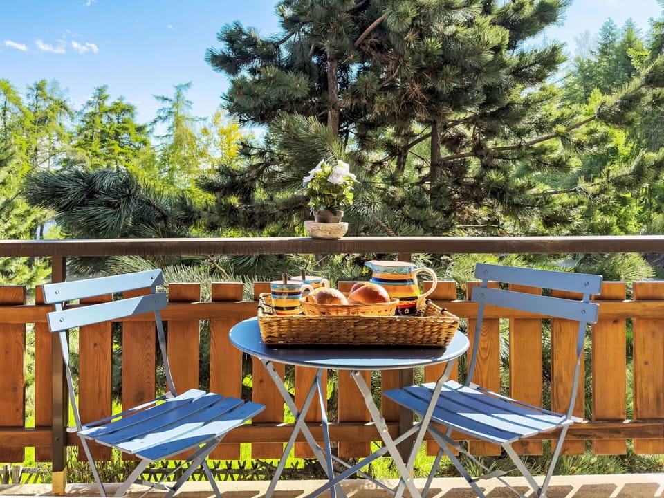 Table, Furniture, Tableware, Sky, Plant, Outdoor Table, Outdoor Furniture, Chair, Tree, Food