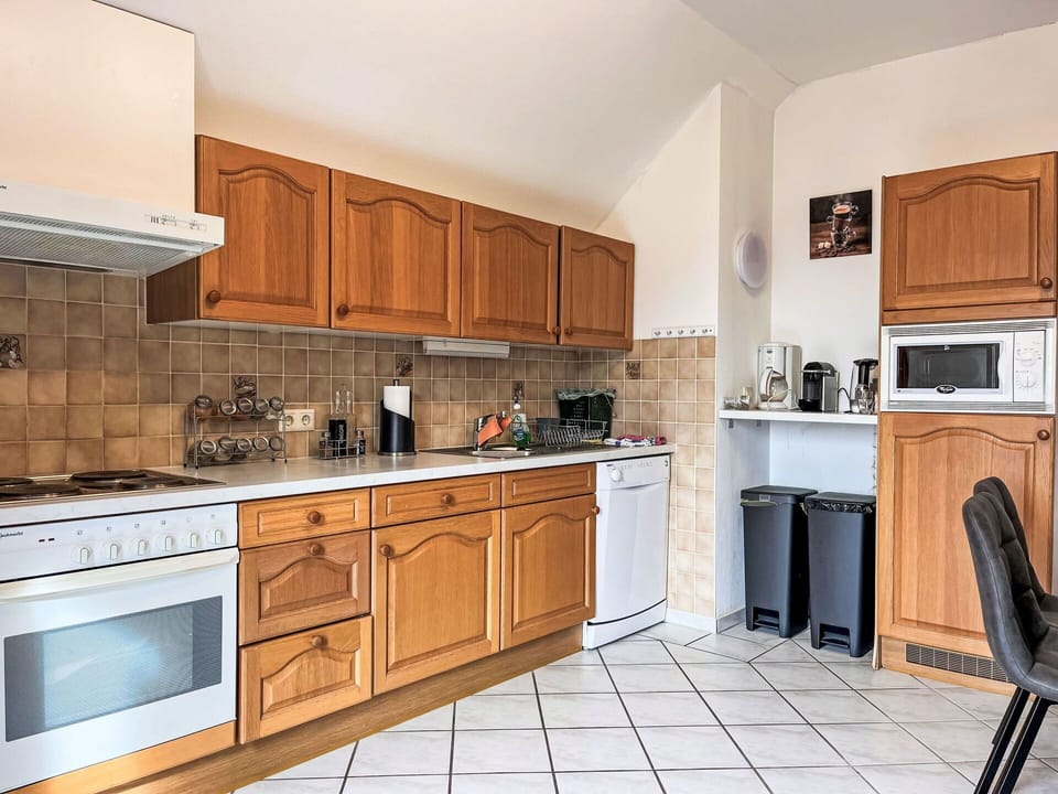 Countertop, Cabinetry, Property, Furniture, Building, Kitchen Stove, Kitchen Appliance, Home Appliance, Kitchen, Tap