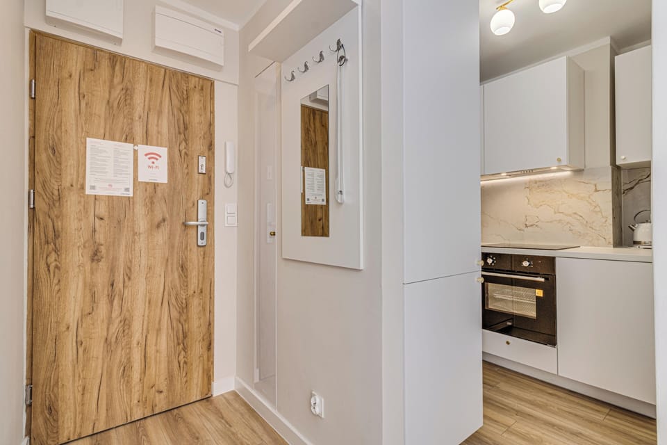 Deluxe Apartment | Private kitchen | Fridge, oven, stovetop, dishwasher
