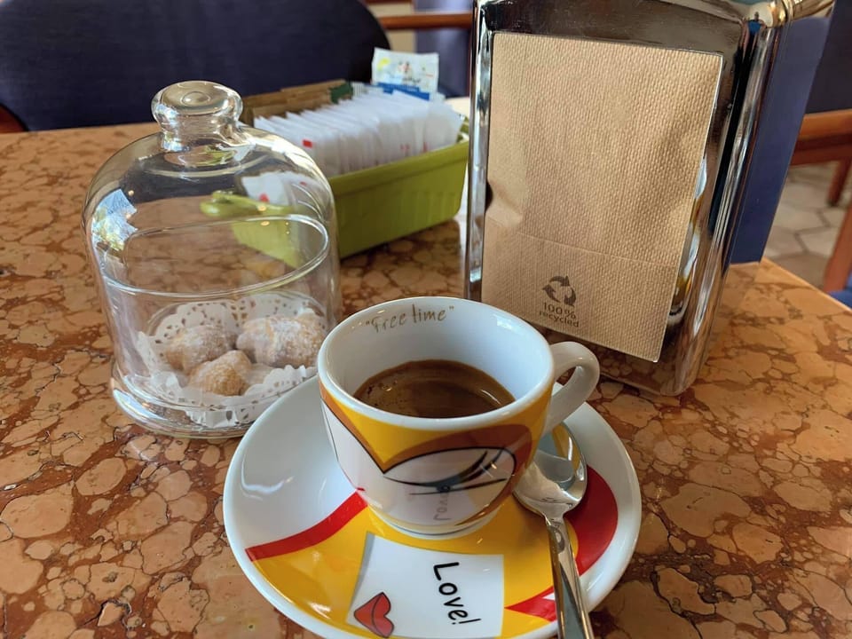 Daily cooked-to-order breakfast (EUR 30 per person)