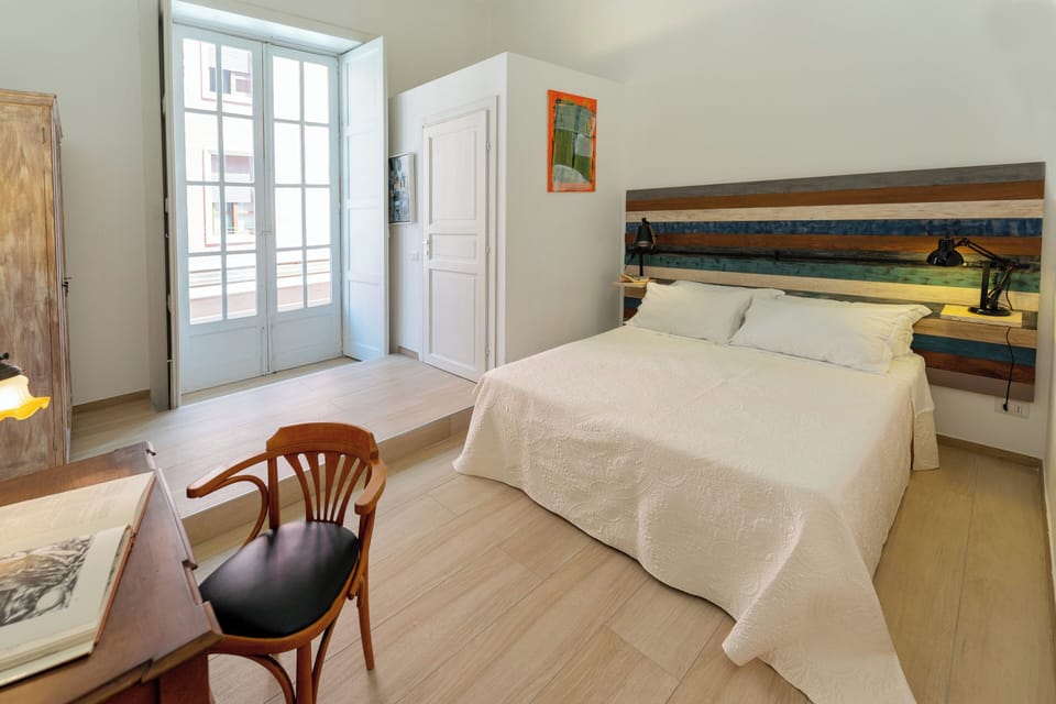 Deluxe Double or Twin Room | Individually decorated, individually furnished, desk, laptop workspace