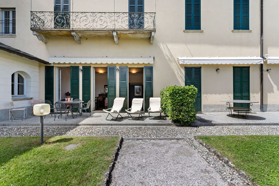 Balcony / Terrace / Patio, Building Exterior, Garden, Main Entrance, Outdoor