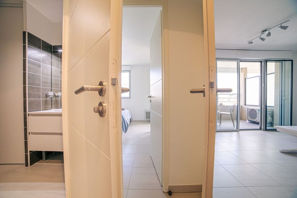 Bathroom, Bedroom, Living Room