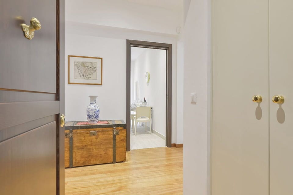 Room Detail