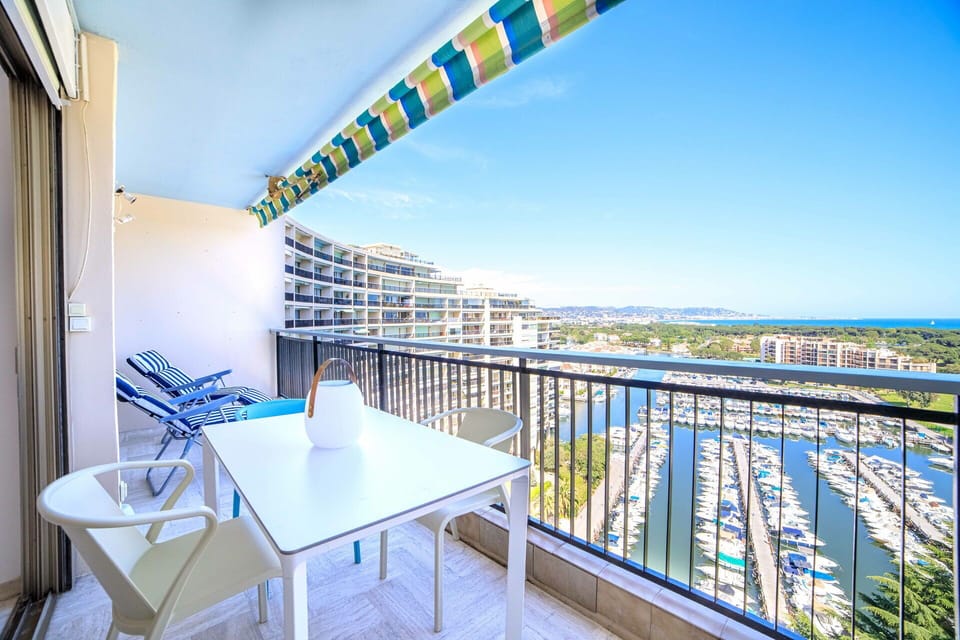 Balcony / Terrace / Patio