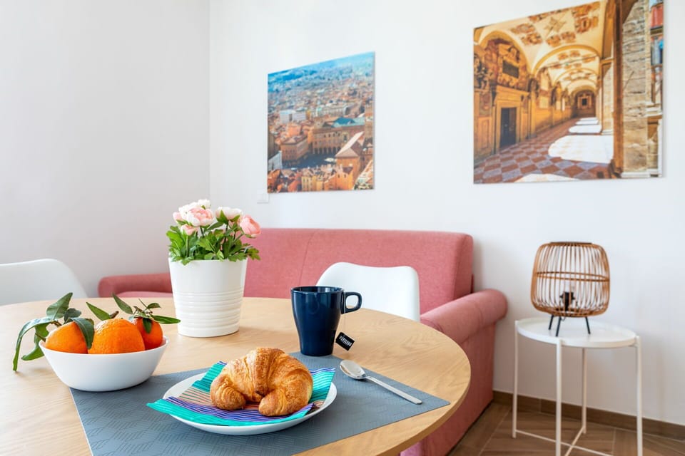Bedroom, Dining Room, Food, Kitchen, Living Room, Room Detail
