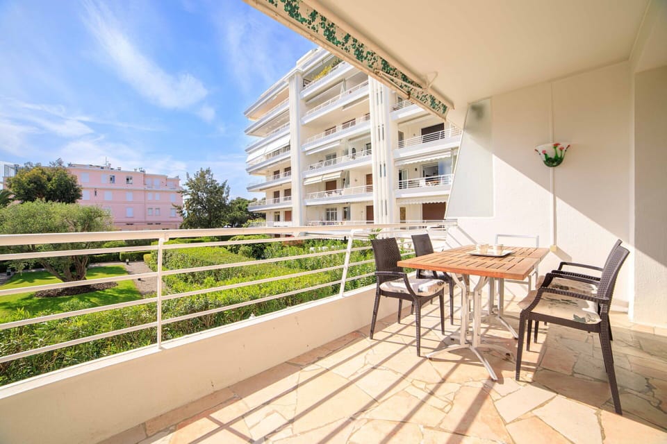 Balcony / Terrace / Patio