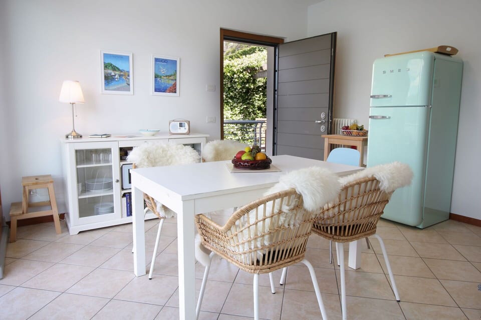 Dining Room, Kitchen