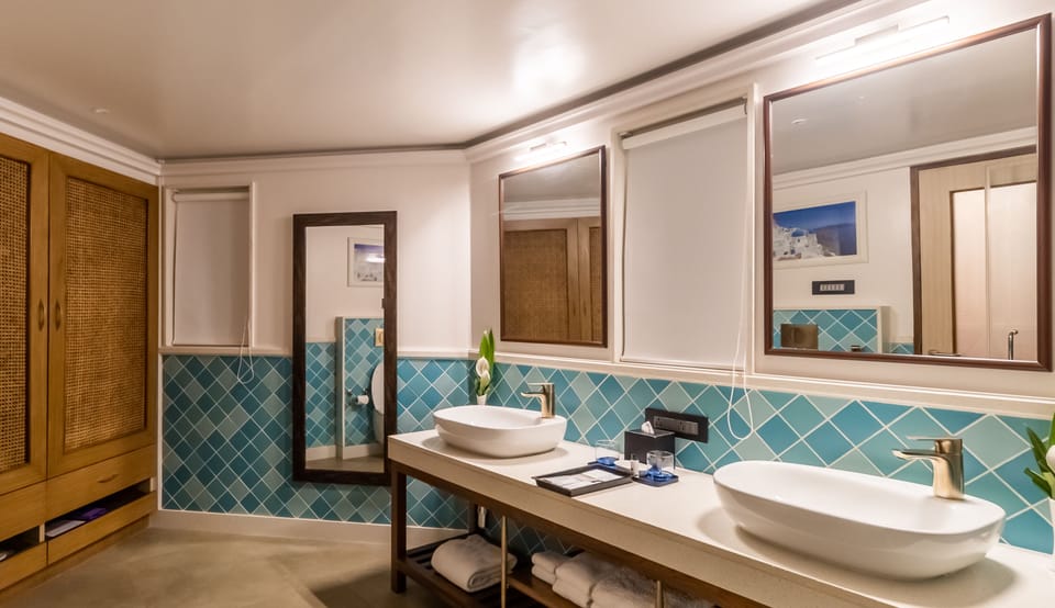 Sea view Chalet | Bathroom sink