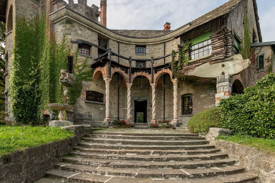 Building Exterior, Main Entrance