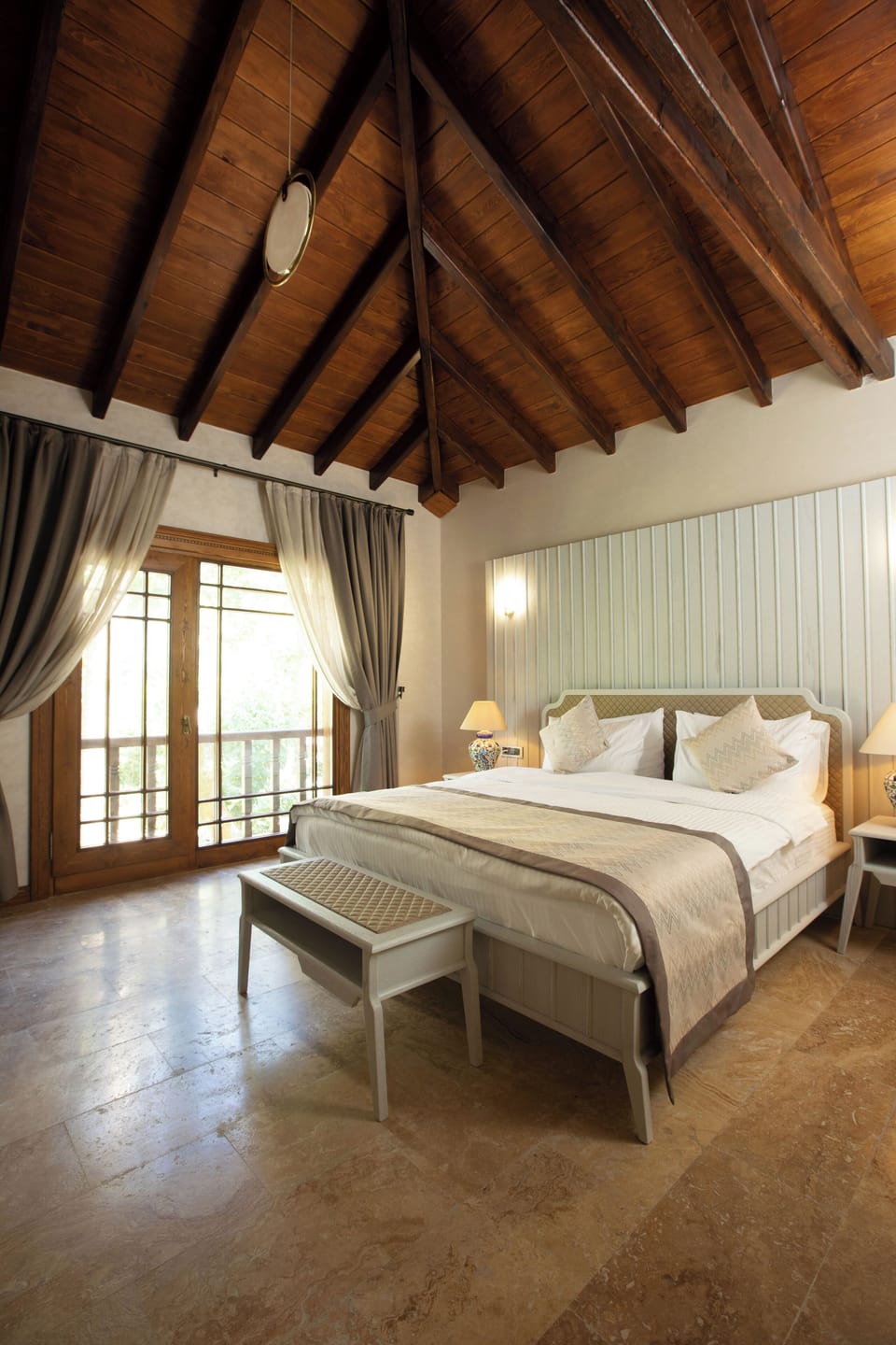 Premium bedding, minibar, free WiFi, bed sheets