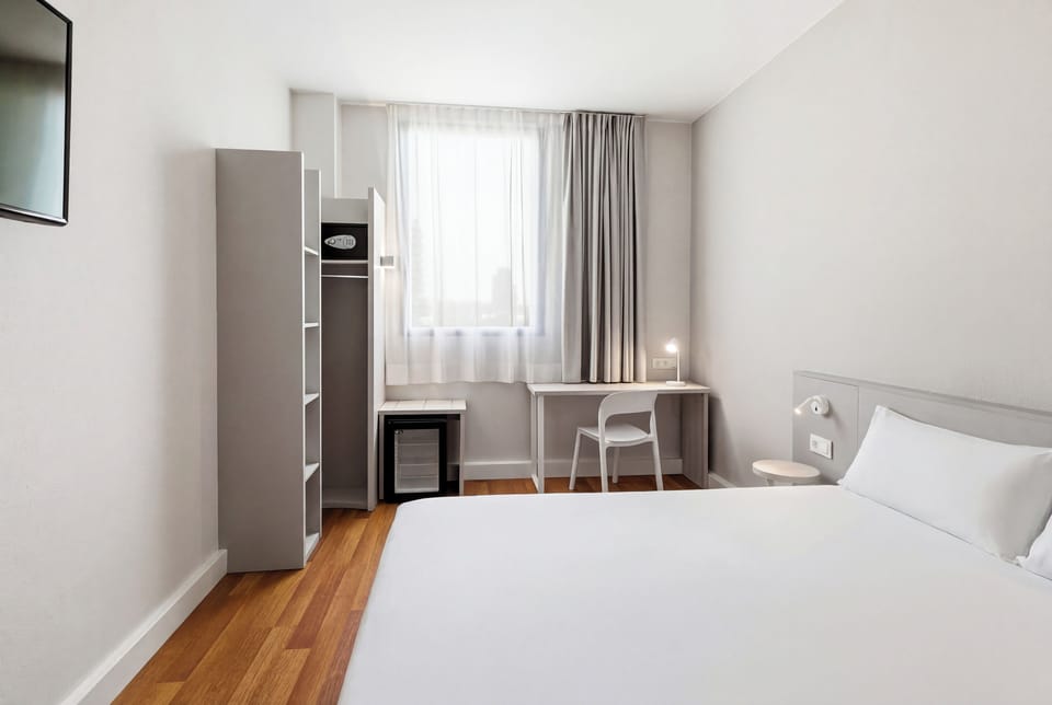 Minibar, in-room safe, desk, soundproofing