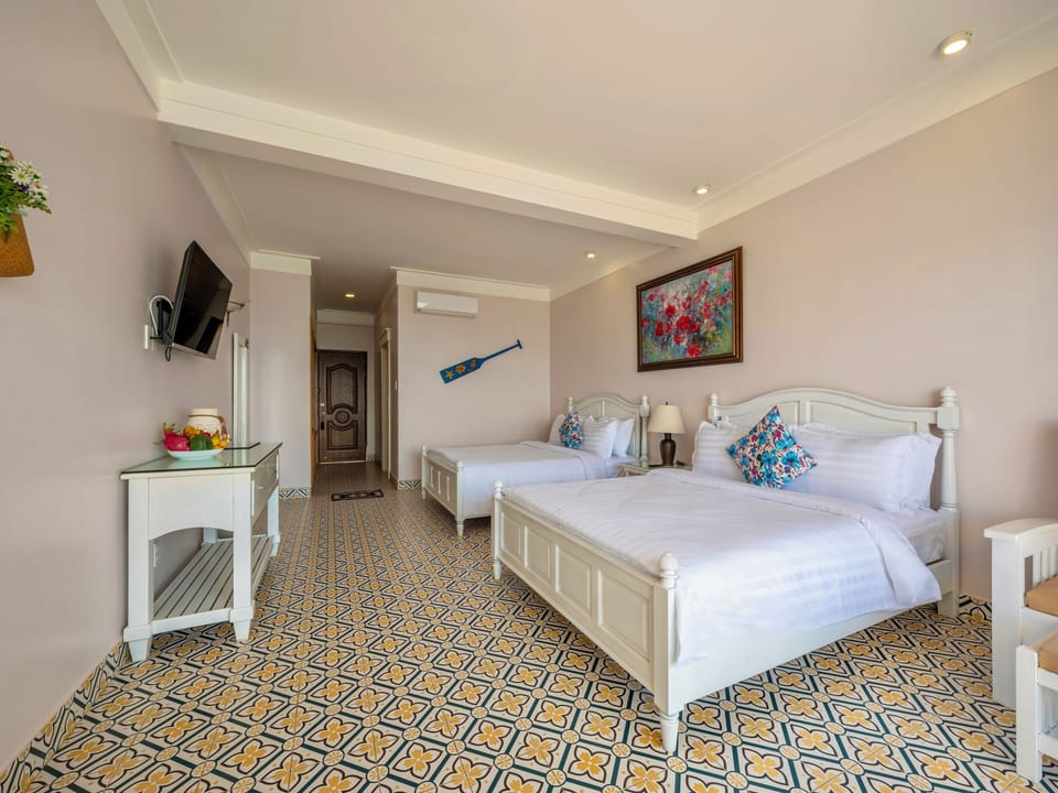 Ocean Front Grace Family Suite | 1 bedroom, premium bedding, pillowtop beds, minibar
