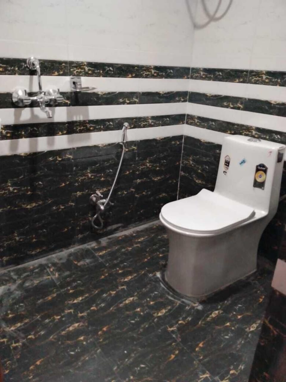 Standard Room, Garden View | Bathroom | Shower, free toiletries, soap, toilet paper