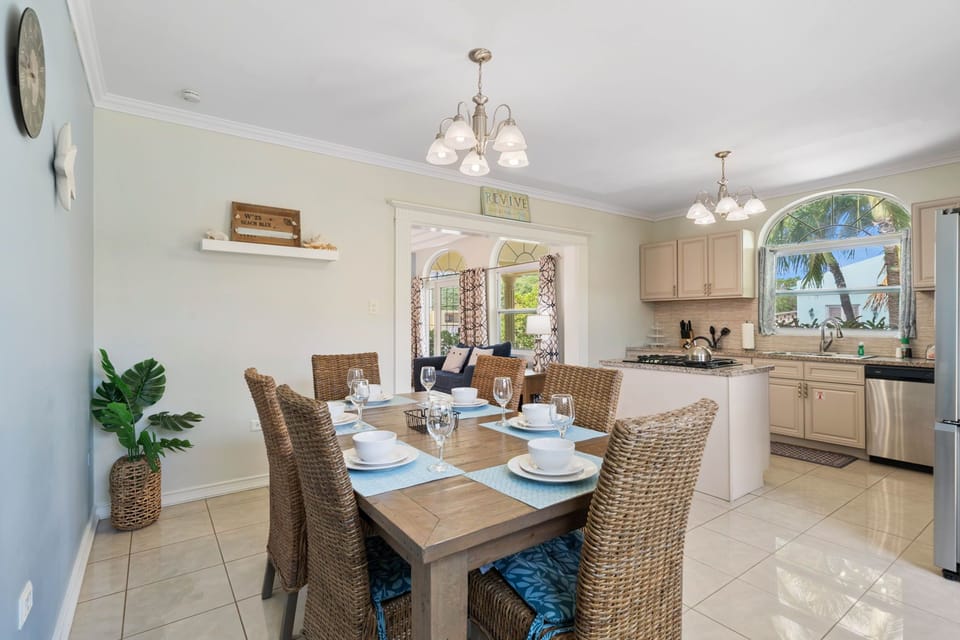 A symphony of taste and elegance awaits at dining area of the home in Noord Aruba - Indulge in culinary delights amidst refined ambiance at this dining table for 6 people - Celebrate togetherness and delicious cuisine in charming space