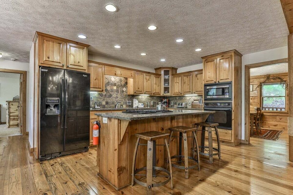 Fully Equipped Kitchen on main level - Breakfast Bar seats 3