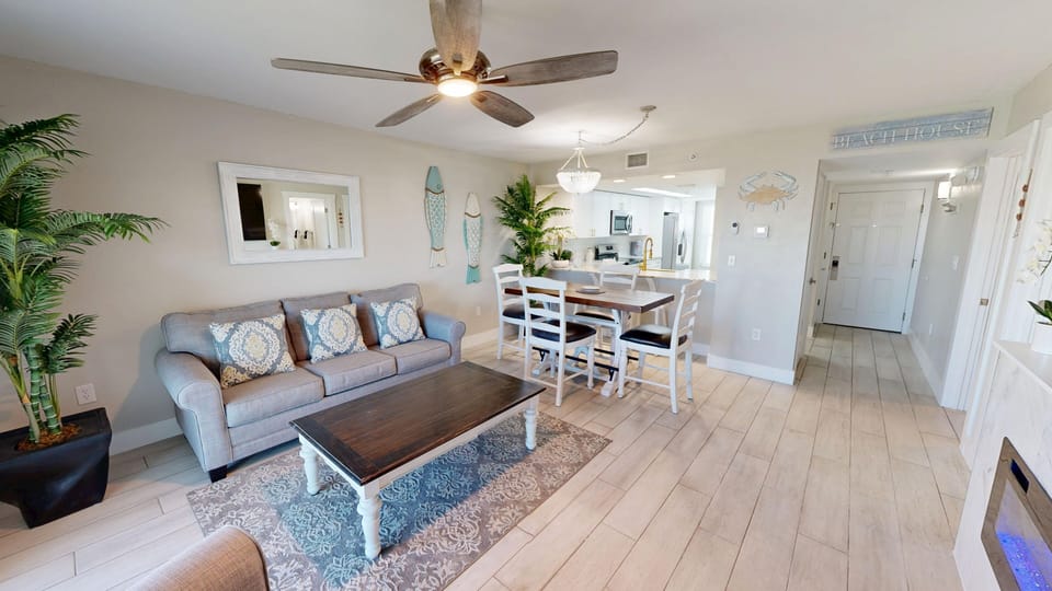 Condo, 2 Bedrooms | Living area