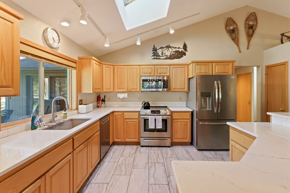 House, 4 Bedrooms | Private kitchen | Fridge, oven, coffee/tea maker, toaster