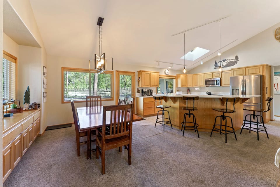 House, 4 Bedrooms | Dining