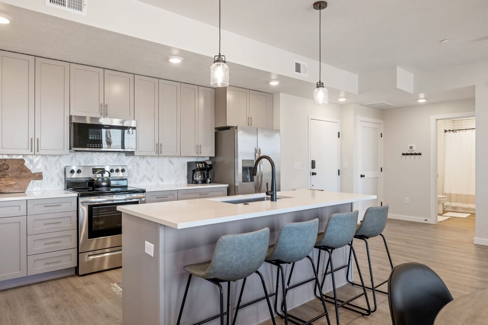 Condo, 2 Bedrooms | Private kitchen | Fridge, oven, coffee/tea maker, toaster