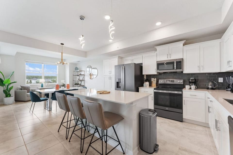 Kitchen Island #Disney #Parks #kingdom #springs #StoreyLake #resort #Apartment #Vacation #Rental #waterpark #Kissimmee #Orlando #universal #citywalk