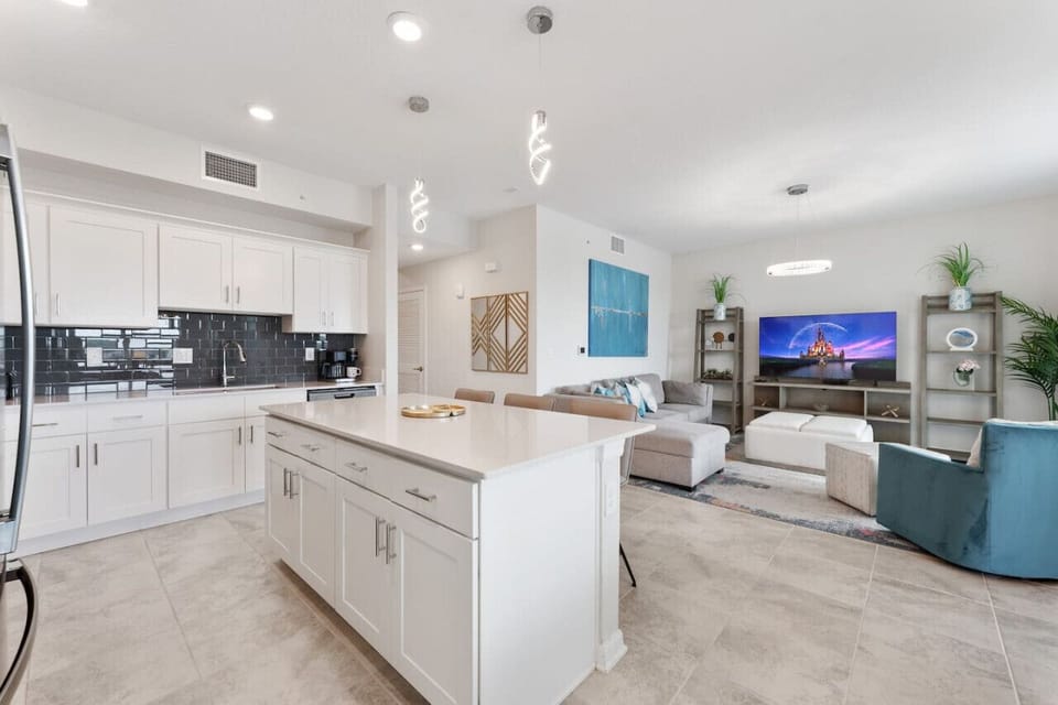 Kitchen Island #Disney #Parks #kingdom #springs #StoreyLake #resort #Apartment #Vacation #Rental #waterpark #Kissimmee #Orlando #universal #citywalk