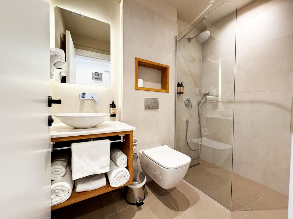 Panoramic Room | Bathroom | Shower, rainfall showerhead, hair dryer, slippers