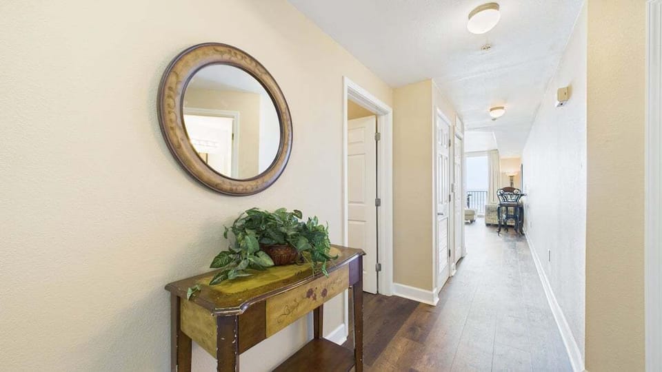 Hallway to bedrooms