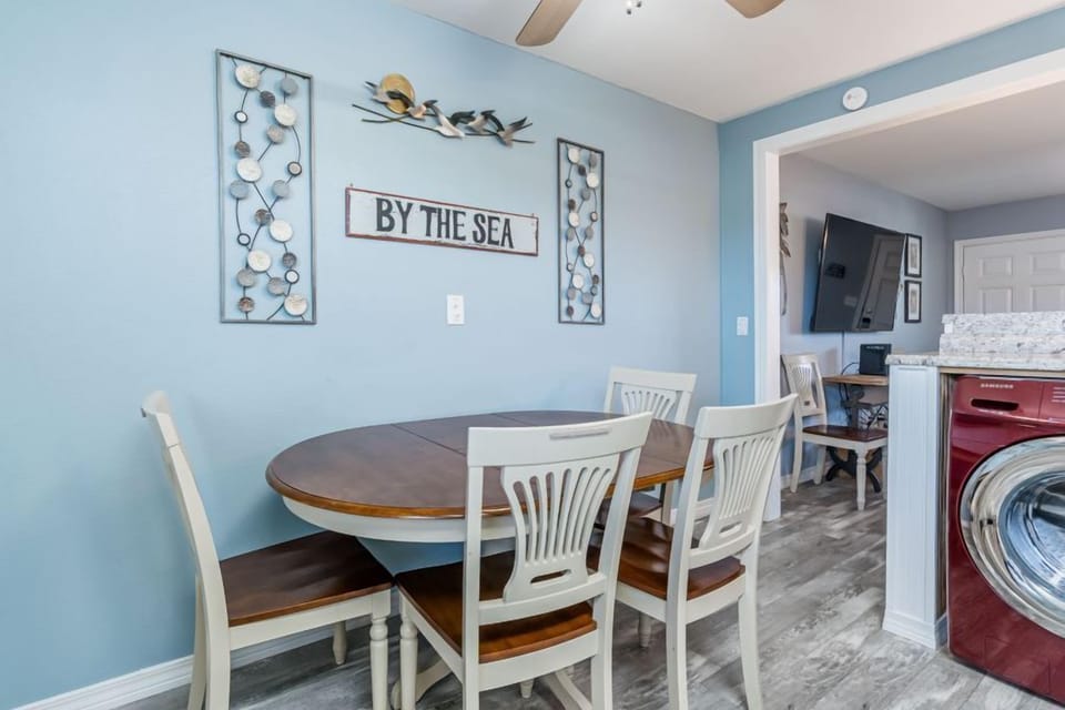 Gulf View 19 Dining Table Seats 4