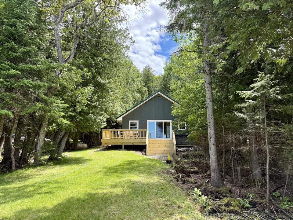 Sturgeon Bay Chalet on Drummond Island (5314)